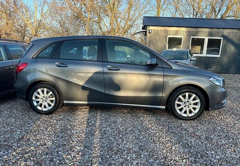 Gebraucht Mercedes B180 122 PS (89 kW) 2012 Grau Van / Kleinbus
