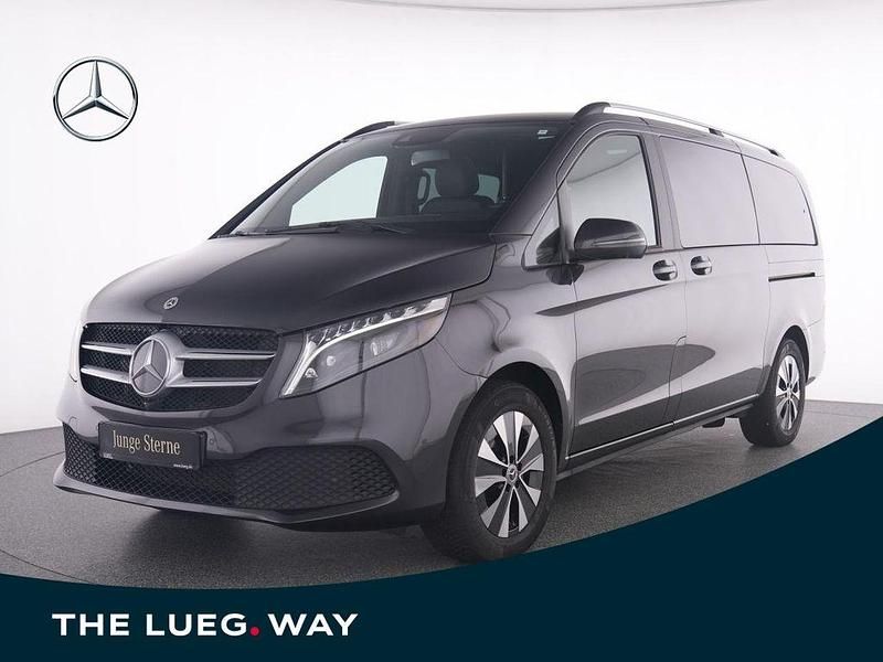 Grau graphitgrau metallic Gebraucht 2024 Mercedes V300 Van / Kleinbus | 70.745 € (Fairer Preis) - Bild 1/4