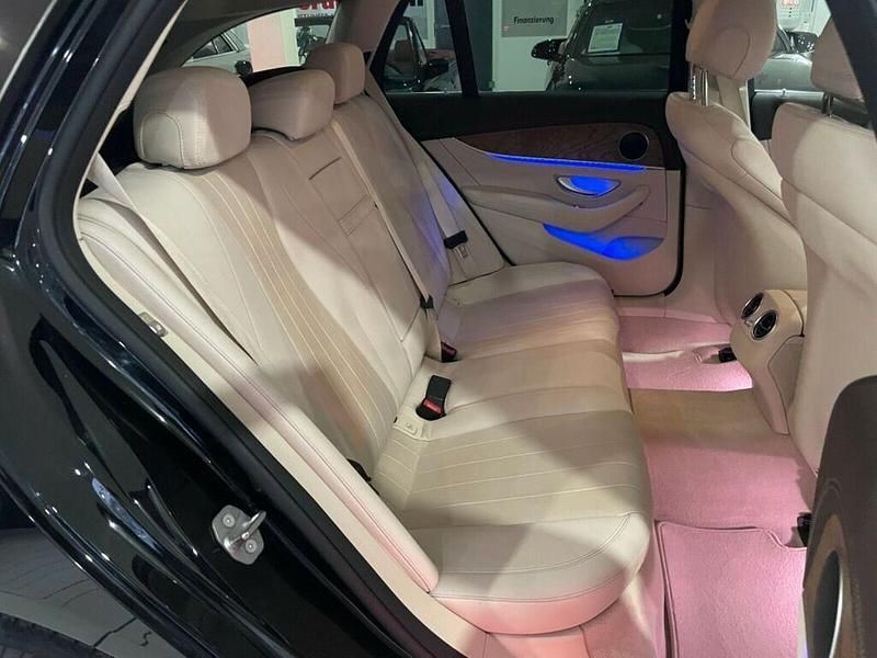 Second-hand Mercedes 220 196 CP (144 kW) 2017 Negru Berlinǎ