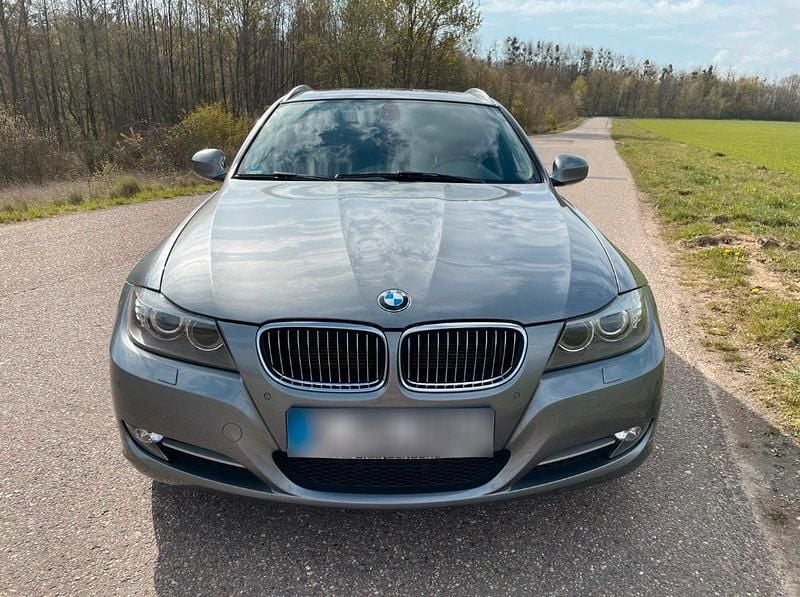 Gebraucht BMW 320 184 PS (135 kW) 2011 Grau Kombi