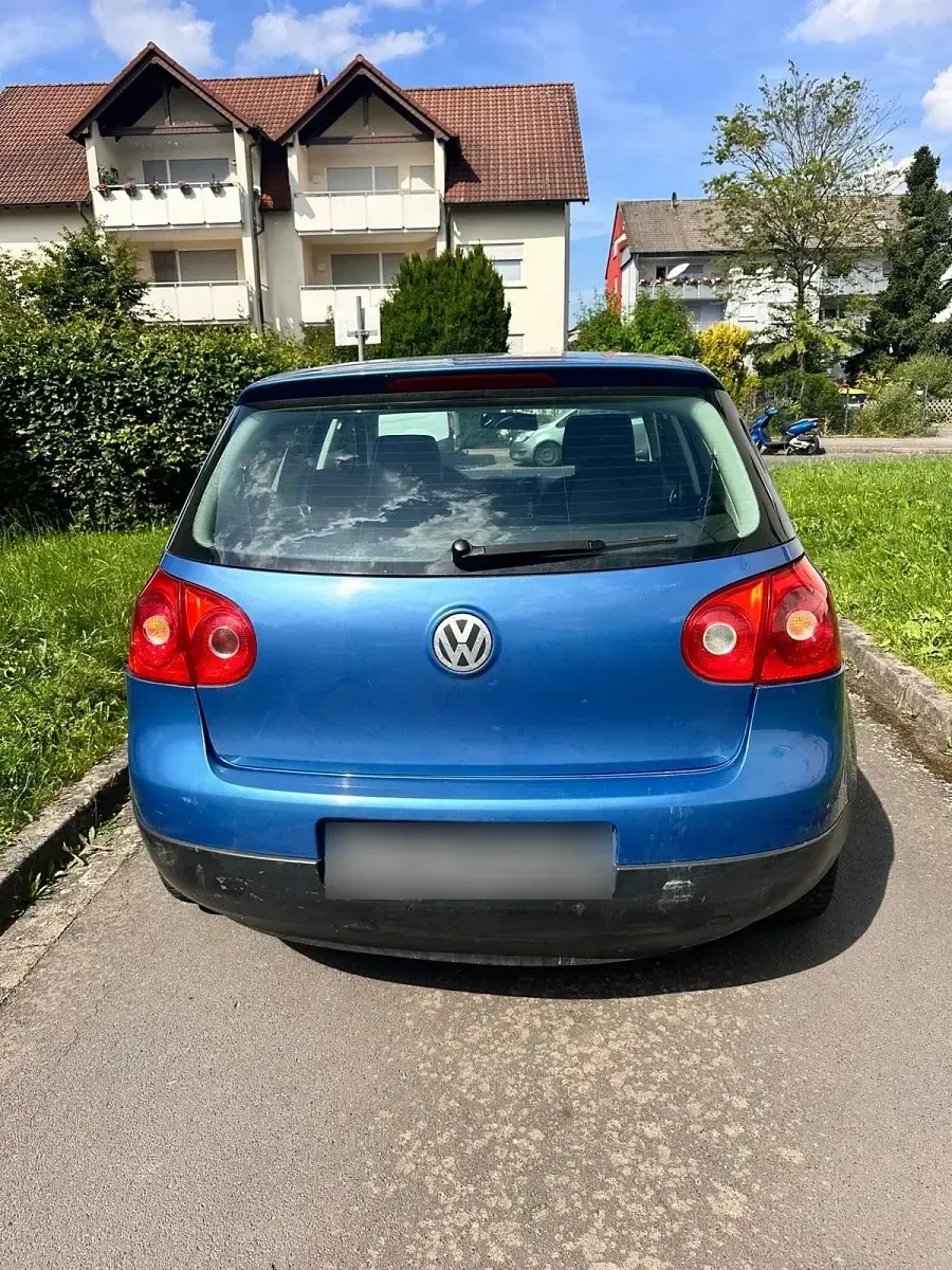 Gebraucht VW Golf V 105 PS (77 kW) 2004 Blau Kleinwagen