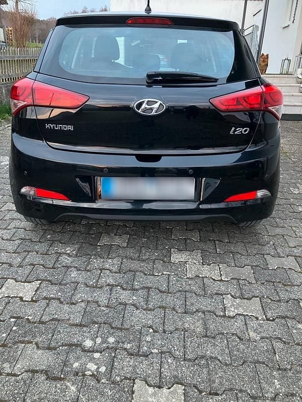 Gebraucht Hyundai i20 75 PS (55 kW) 2017 Schwarz Kleinwagen