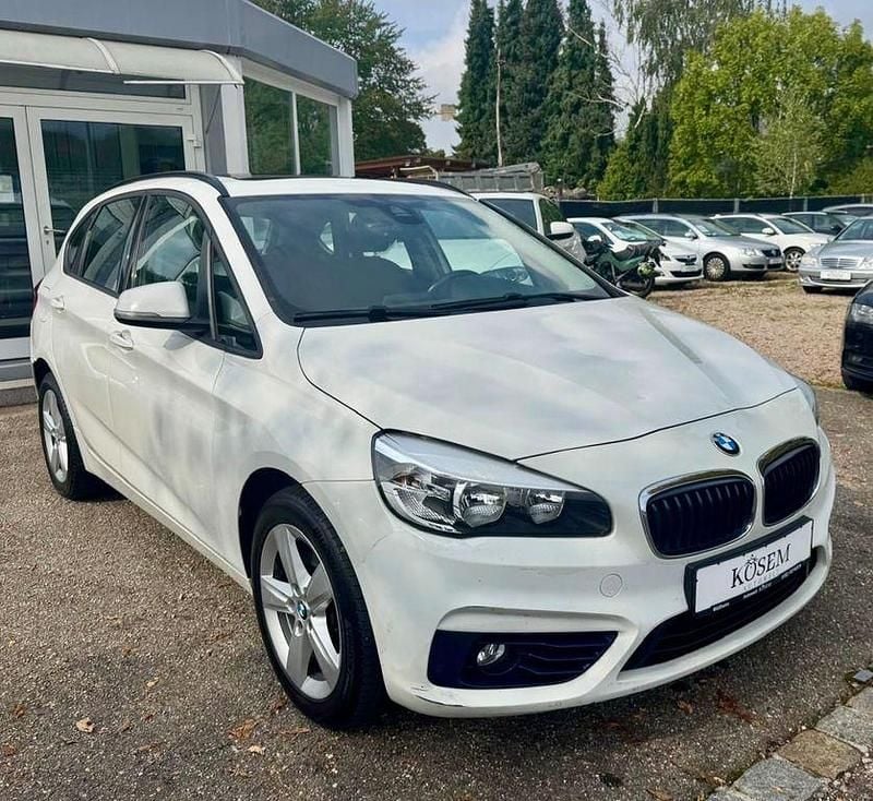 Weiß Gebraucht 2015 BMW 218 Sport Line Limousine | 12.990 € (Guter Preis) - Bild 1/4