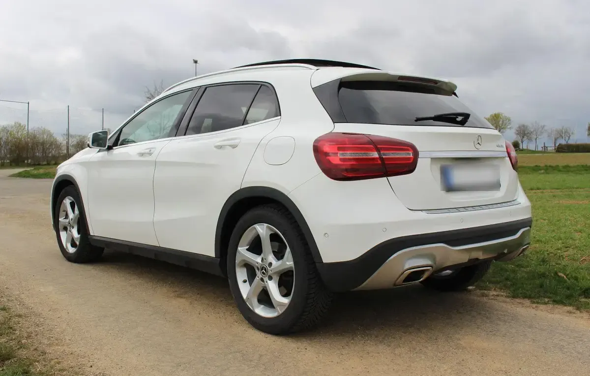 Gebraucht Mercedes GLA220 184 PS (135 kW) 2018 Weiß SUV