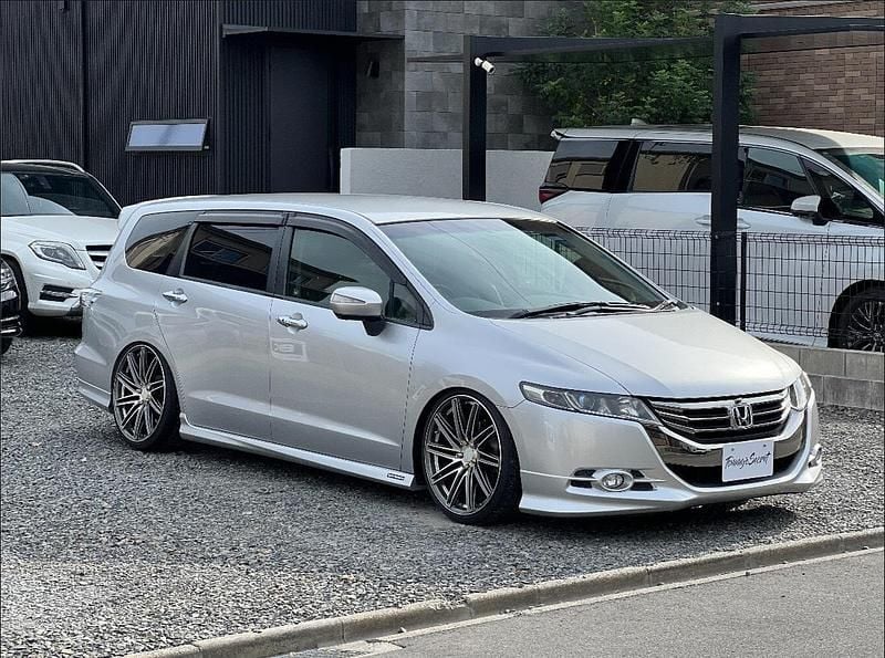 Silber Gebraucht 2010 Honda Odyssey Van / Kleinbus | 13.990 € - Bild 1/4