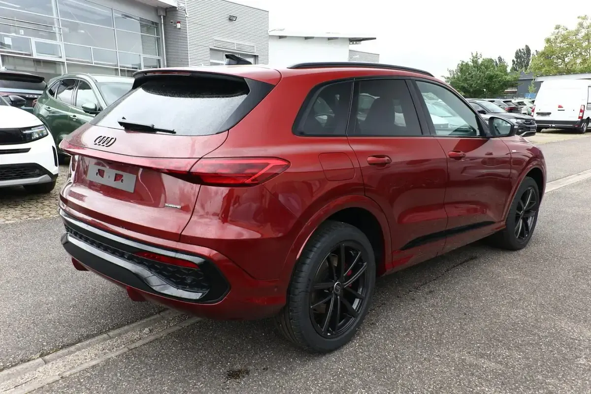 Neu Audi Q5 S-Line 204 PS (150 kW) 2025 Grenadinerot metallic SUV