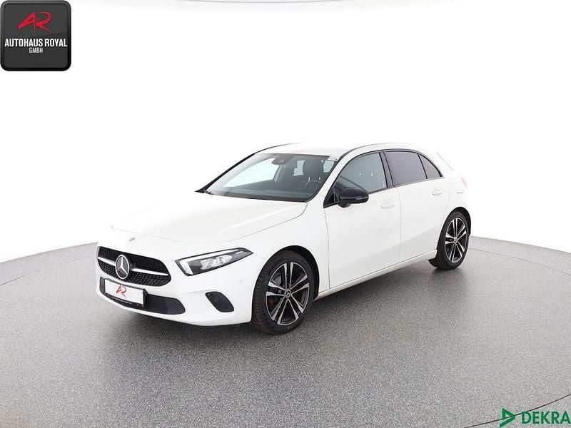 Polarweiss Gebraucht 2020 Mercedes A200 Night Limousine | 23.380 € (Guter Preis) - Bild 1/4