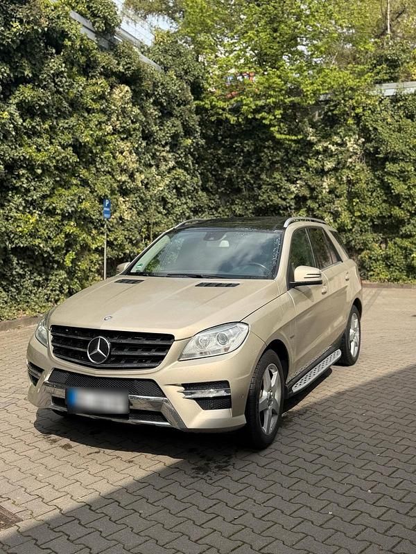 Gebraucht Mercedes ML350 242 PS (177 kW) 2012 Gold SUV