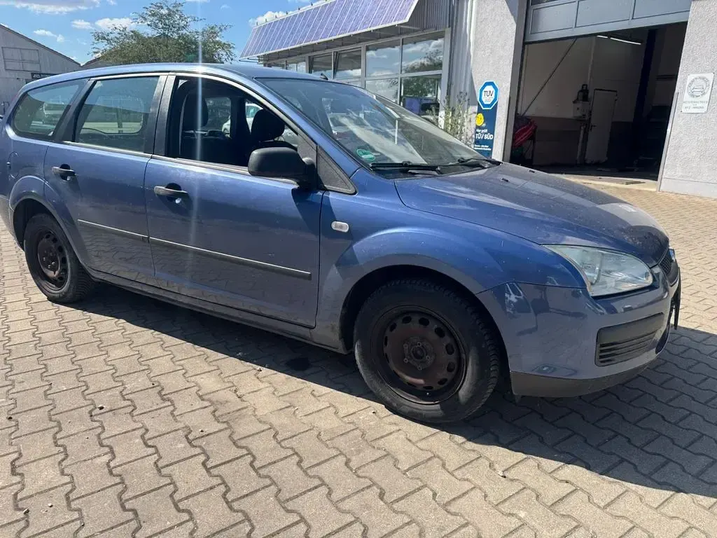 Gebraucht Ford Focus Fun X 116 PS (85 kW) 2006 Blau Limousine