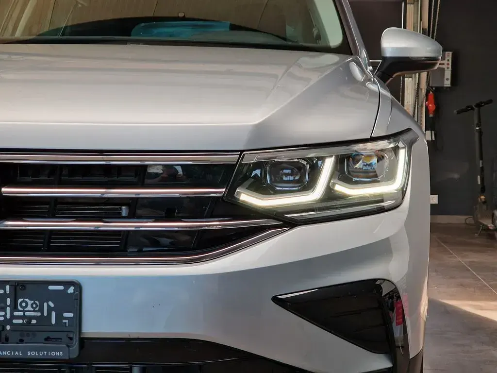 Gebraucht VW Tiguan Elegance 150 PS (110 kW) 2024 Silber SUV