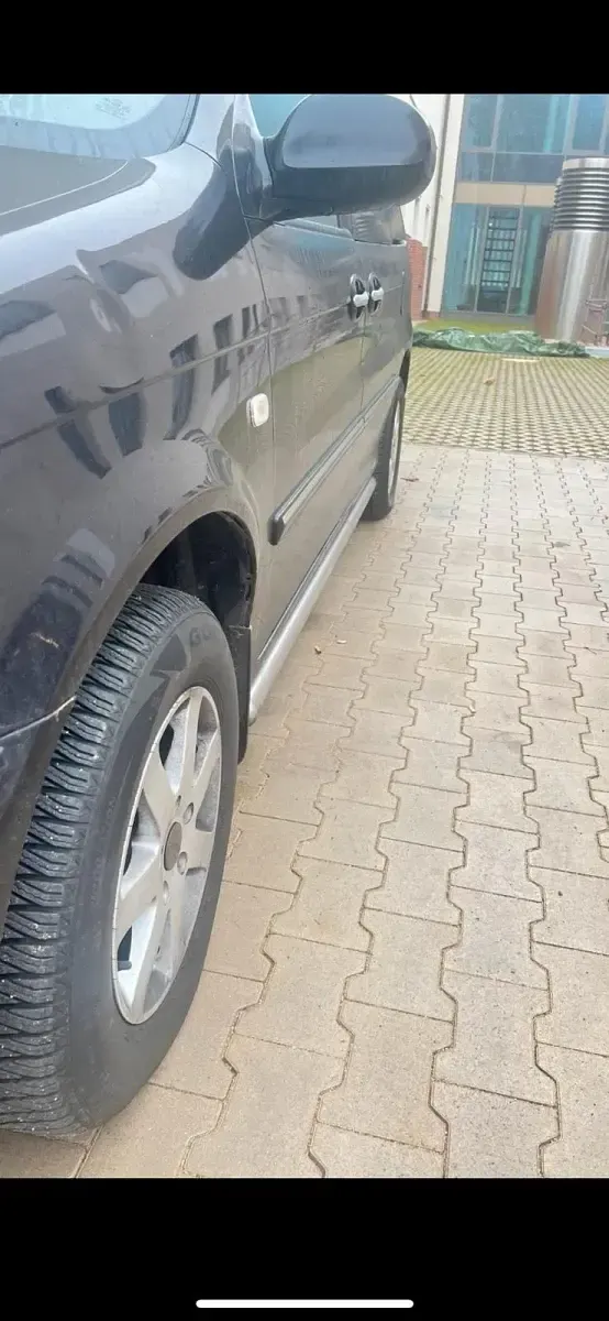 Gebraucht Kia Carnival 144 PS (105 kW) 2006 Schwarz Van / Kleinbus