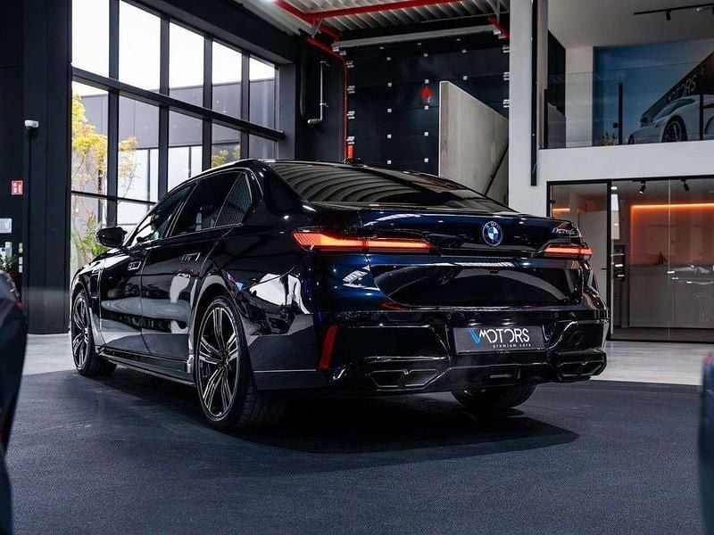 Gebraucht BMW M760e Executive 571 PS (419 kW) 2023 Schwarz Limousine