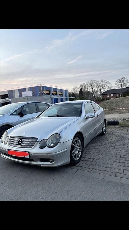 Gebraucht Mercedes C220 143 PS (105 kW) 2003 Silber Coupé