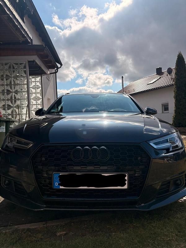 Gebraucht Audi A4 Comfort 190 PS (139 kW) 2018 Grau Kombi
