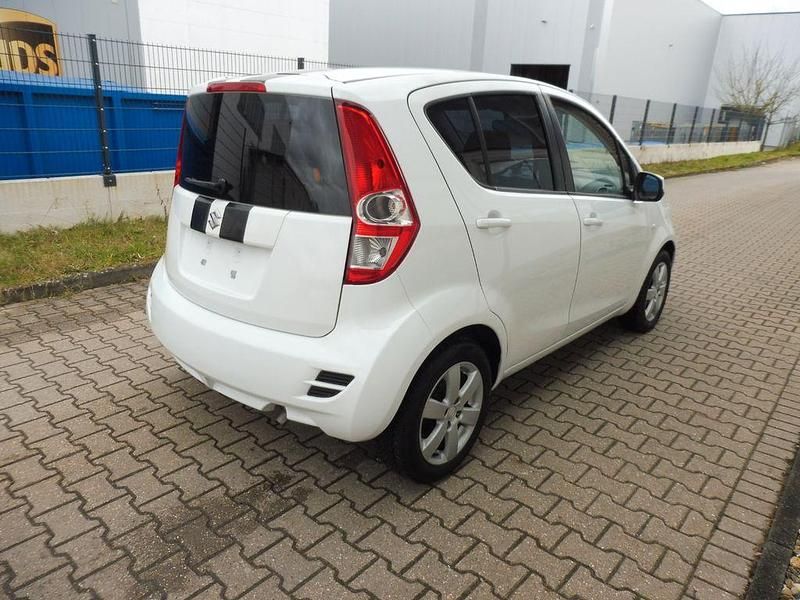 Gebraucht Suzuki Splash Club 68 PS (50 kW) 2013 Weiß Kleinwagen