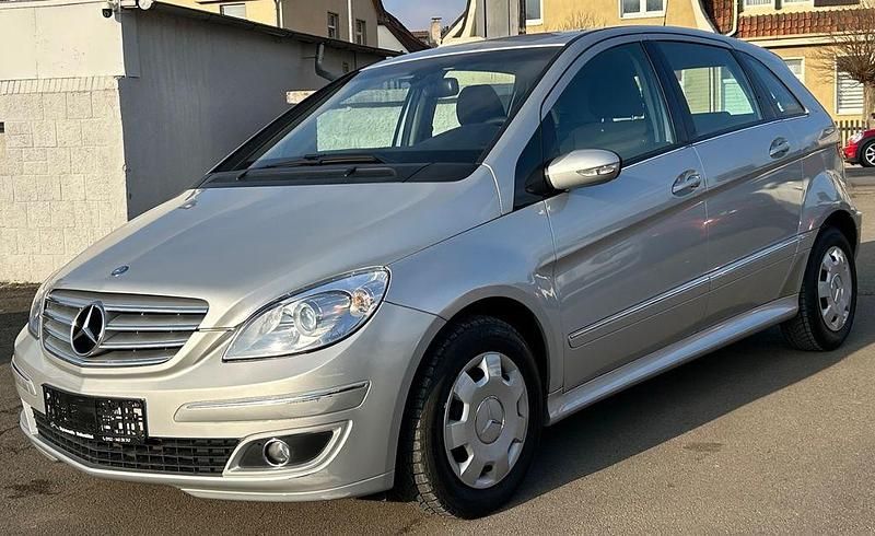 Gebraucht Mercedes B150 95 PS (69 kW) 2006 Silber Van / Kleinbus