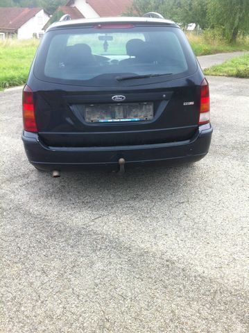 Gebraucht Ford Focus 101 PS (74 kW) 2003 Schwarz Kombi
