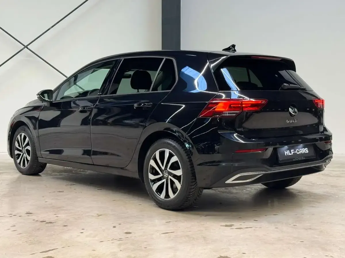 Gebraucht VW Golf VIII Active 150 PS (110 kW) 2023 Schwarz Limousine