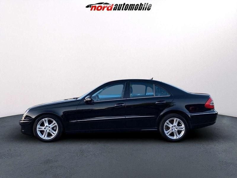 Second-hand Mercedes E200 184 CP (135 kW) 2007 Negru Berlinǎ
