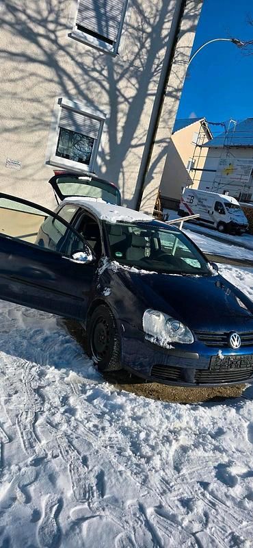 Blau Gebraucht 2006 VW Golf V Kleinwagen | 1.000 € (Superpreis) - Bild 1/4