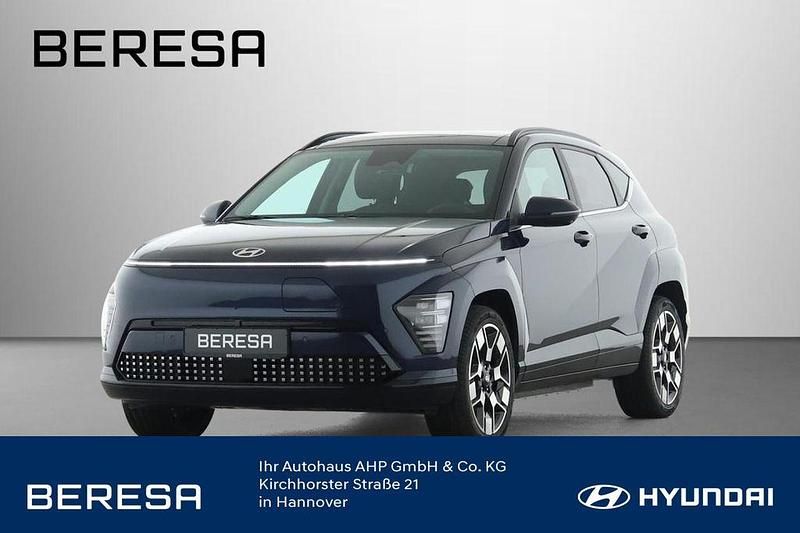 Blau Neu 2025 Hyundai Kona Prime SUV | 43.590 € (Teuer) - Bild 1/4