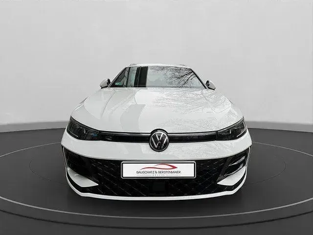Gebraucht VW Passat R-line 193 PS (141 kW) 2025 Weiß Kombi