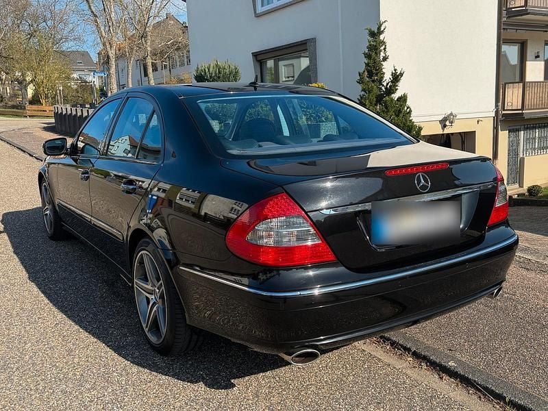 Gebraucht Mercedes E350 272 PS (200 kW) 2008 Schwarz Limousine