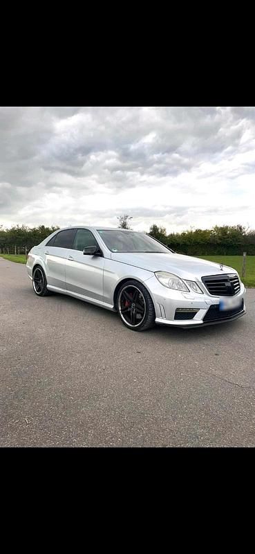Gebraucht Mercedes E500 AMG 387 PS (284 kW) 2009 Silber Limousine