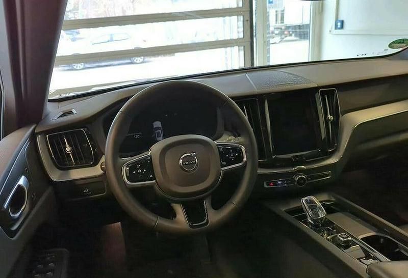 Gebraucht Volvo XC60 Plus 197 PS (144 kW) 2023 Onyx black perl. SUV