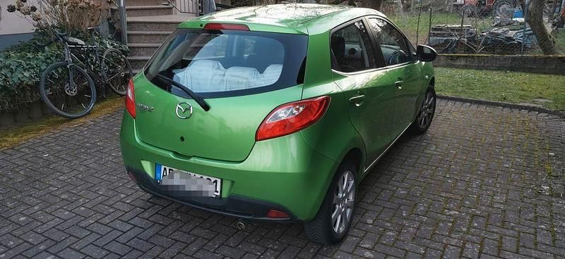 Gebraucht Mazda 2 Center-Line 84 PS (61 kW) 2012 Grün Kleinwagen