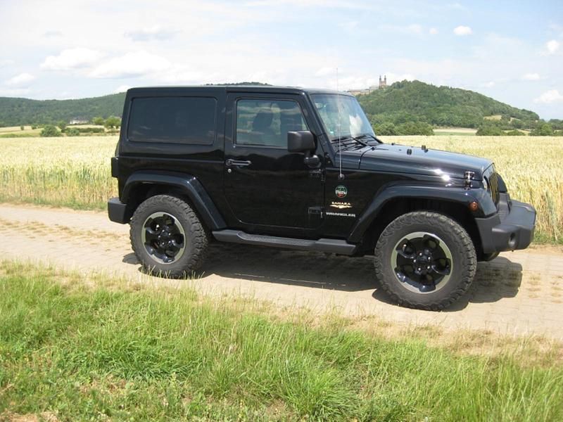 Schwarz Gebraucht 2014 Jeep Wrangler Sahara SUV | 29.500 € (Teuer) - Bild 1/4