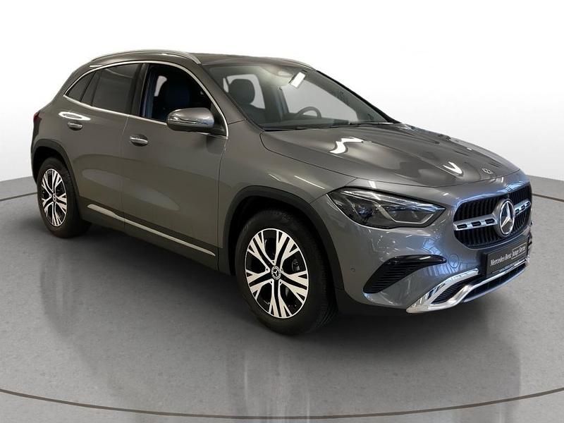 Gebraucht Mercedes GLA180 Progressive 136 PS (100 kW) 2025 Metalliclack mountaingrau SUV