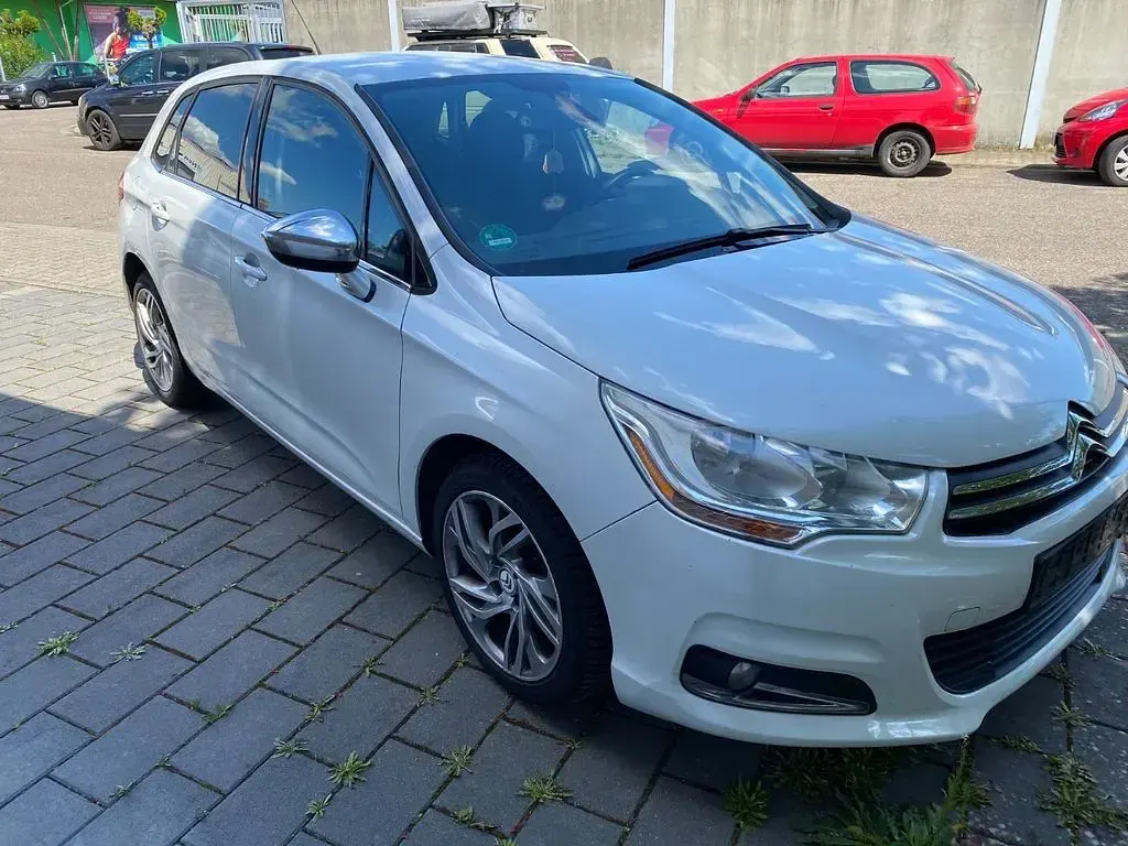 Used Citroën C4 SELECTION 120 HP (88 kW) 2013 White Sedan