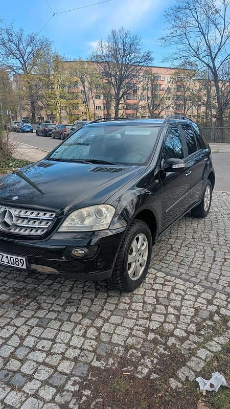 Schwarz Gebraucht 2007 Mercedes ML320 SUV | 8.490 € - Bild 1/4