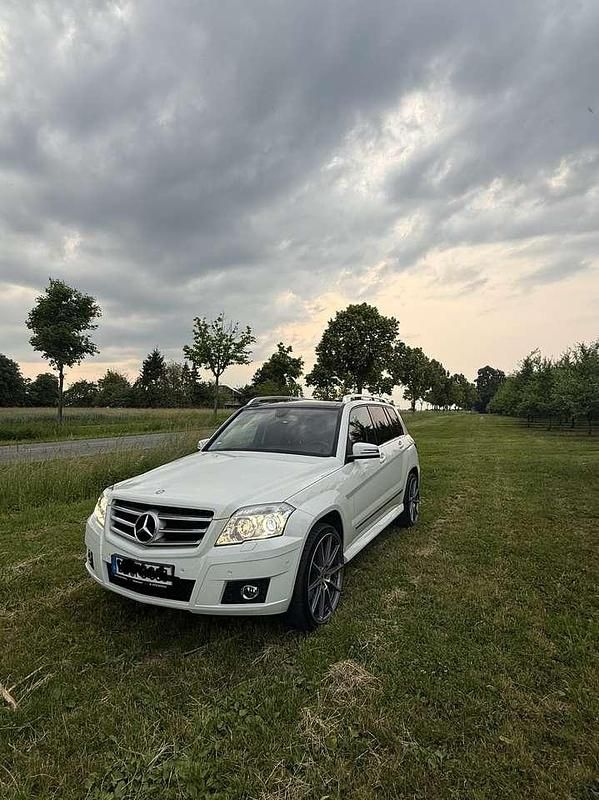 Weiß Gebraucht 2009 Mercedes GLK350 Edition 1 SUV | 21.900 € - Bild 1/4