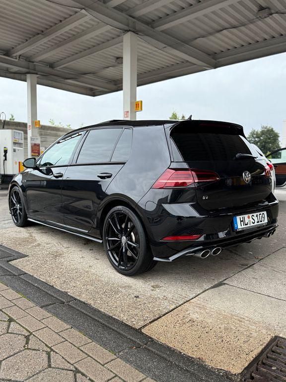 Schwarz Gebraucht 2019 VW Golf VII Sport Limousine | 30.950 € (Teuer) - Bild 1/4