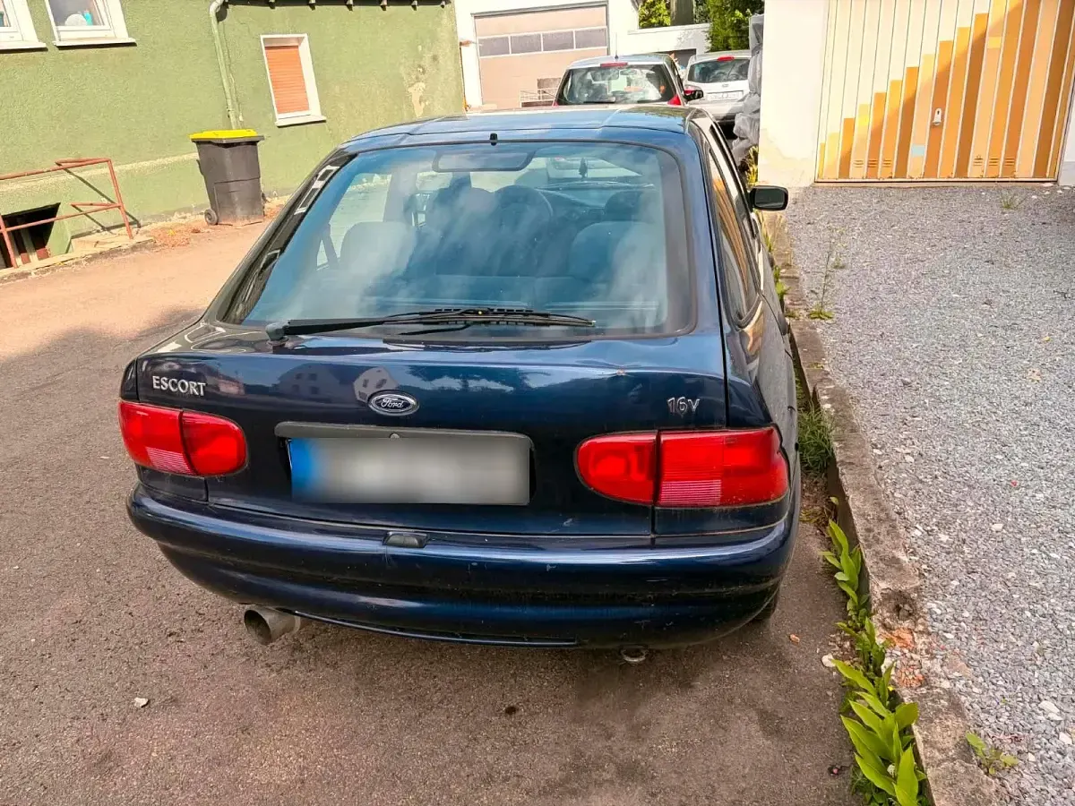 Gebraucht Ford Escort 70 PS (51 kW) 2000 Blau Limousine