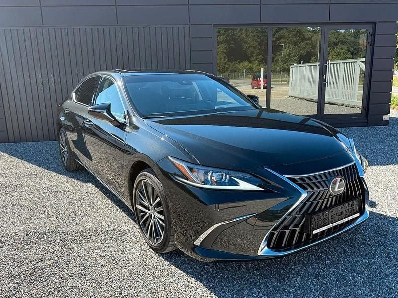 Schwarz Gebraucht 2024 Lexus ES300H Business Edition Limousine | 38.990 € (Superpreis) - Bild 1/4