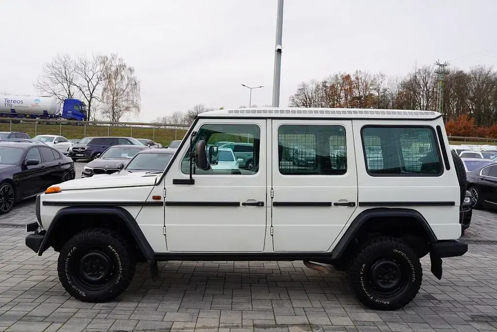 Gebraucht Mercedes G300 184 PS (135 kW) 2011 Weiß SUV