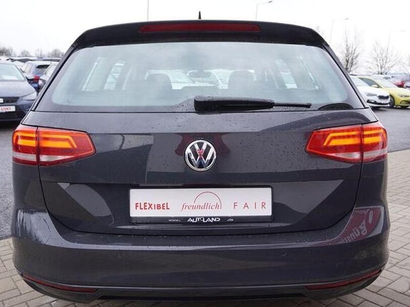 Gebraucht VW Passat Trendline 150 PS (110 kW) 2018 Grau Kombi