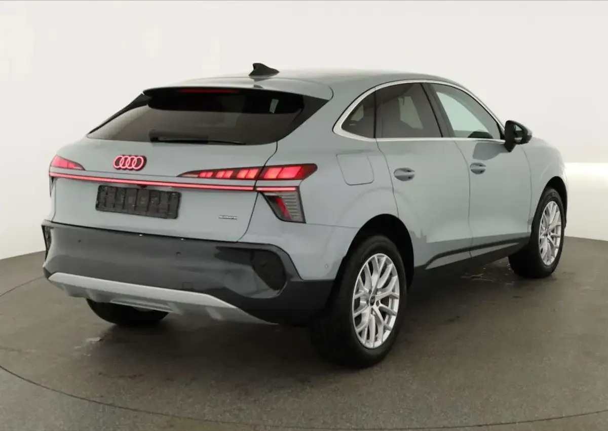Neu Audi Q3 Sportback Sport 204 PS (150 kW) 2026 Tamboragrau metallic SUV