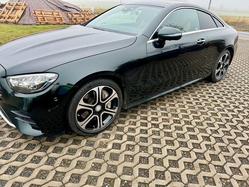 Gebraucht Mercedes E400 330 PS (242 kW) 2022 Grün Coupé