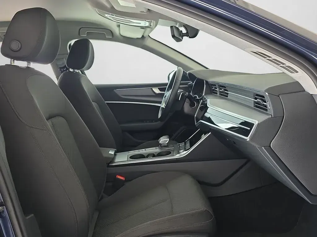 Gebraucht Audi A6 Basis 204 PS (150 kW) 2022 Firmamentblau metallic (metallic) Kombi