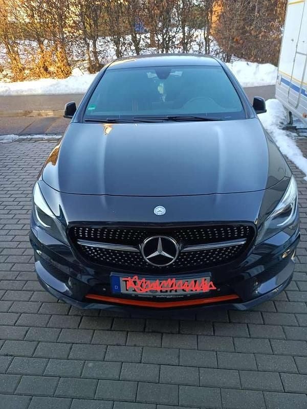 Schwarz Gebraucht 2015 Mercedes CLA200 Shooting Brake OrangeArt Edition Kombi | 17.500 € (Etwas zu teuer) - Bild 1/4