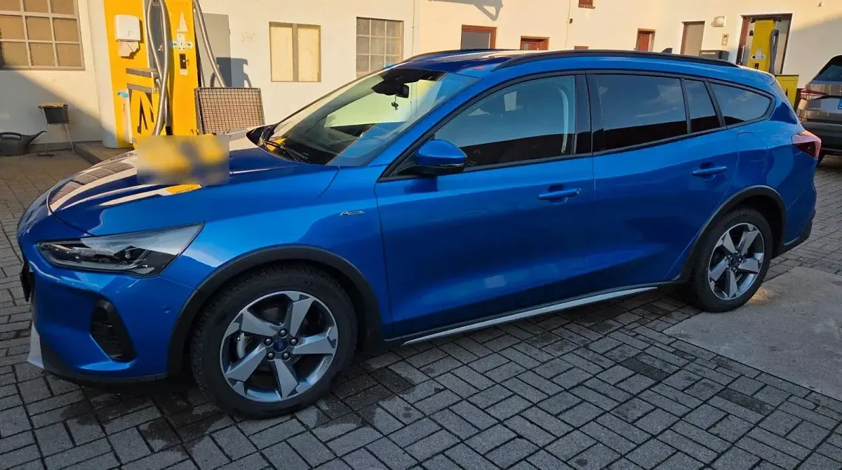 Gebraucht Ford Focus Active X 116 PS (85 kW) 2023 Blau Kombi