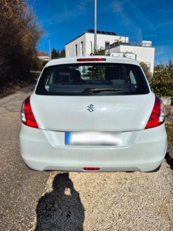 Gebraucht Suzuki Swift Basic 96 PS (70 kW) 2014 Weiß Kleinwagen