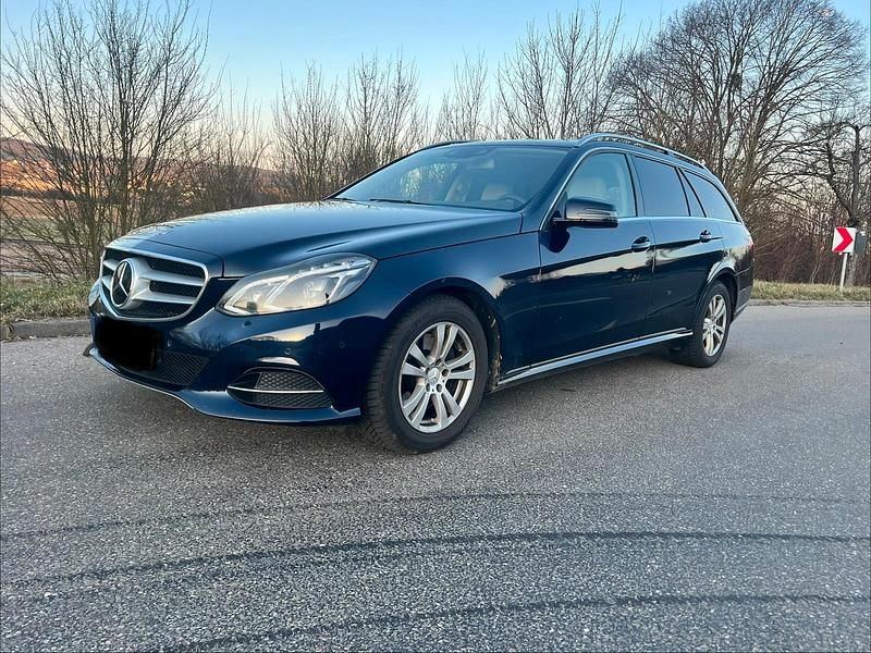 Gebraucht Mercedes E250 204 PS (150 kW) 2014 Blau Kombi