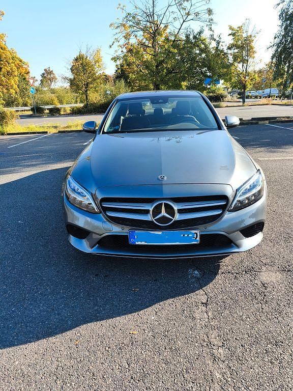 Grau Gebraucht 2018 Mercedes C200 Avantgarde Limousine | 20.200 € (Superpreis) - Bild 1/4
