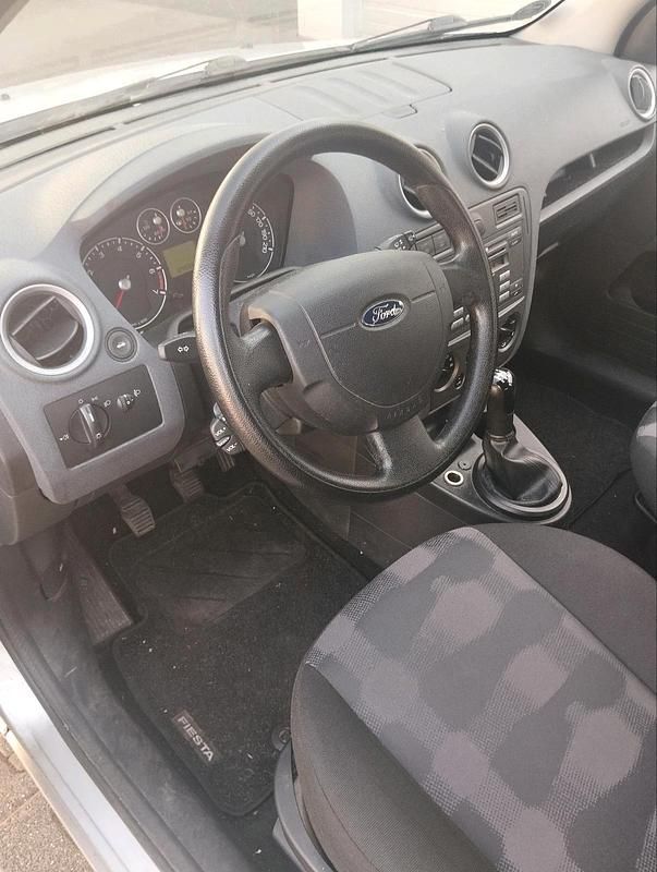 Silber Gebraucht 2012 Ford Fusion Kleinwagen | 2.999 € (Fairer Preis) - Bild 1/4