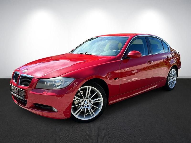 Rot Gebraucht 2008 BMW 325 Sport Line Limousine | 4.990 € (Superpreis) - Bild 1/4